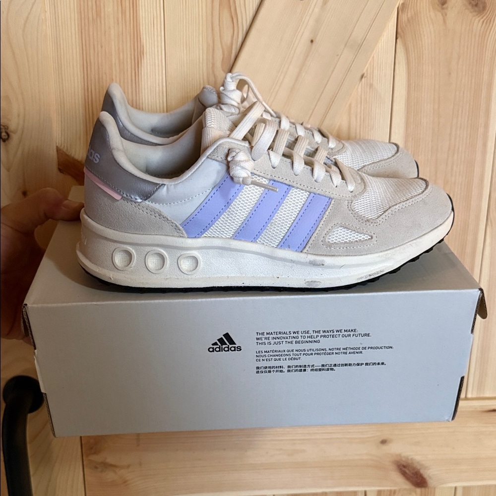 Adidas Beige and White Sneakers with Lavender Stripes
Run 84 
JI4884